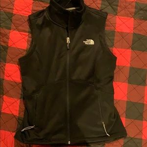 North face vest (women’s)